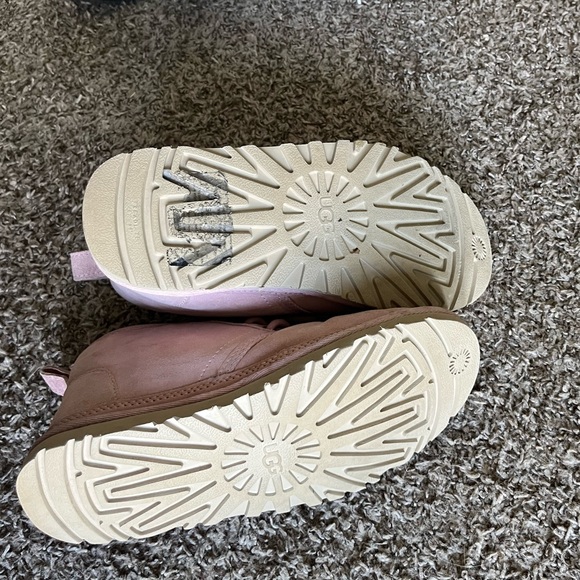 UGG Neumel Baby Pink - Picture 4 of 5
